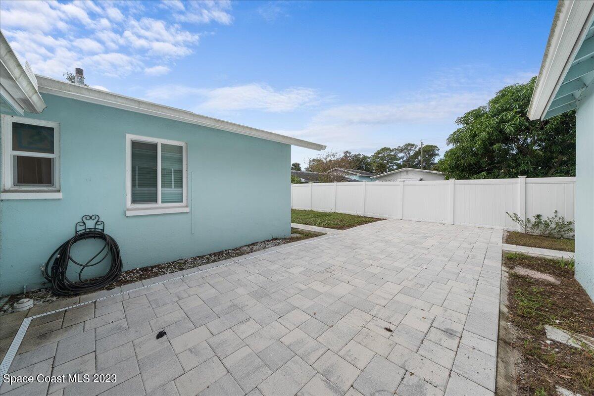 1136 Riverside Drive