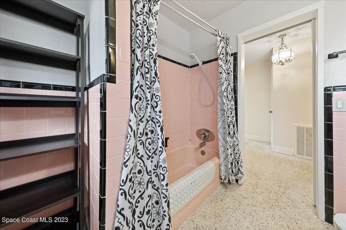 1136 Riverside Drive