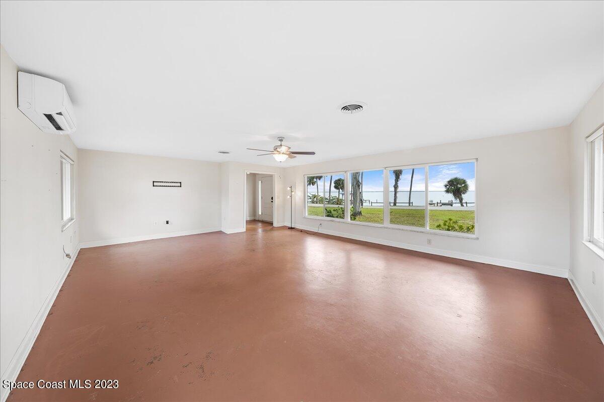 1136 Riverside Drive