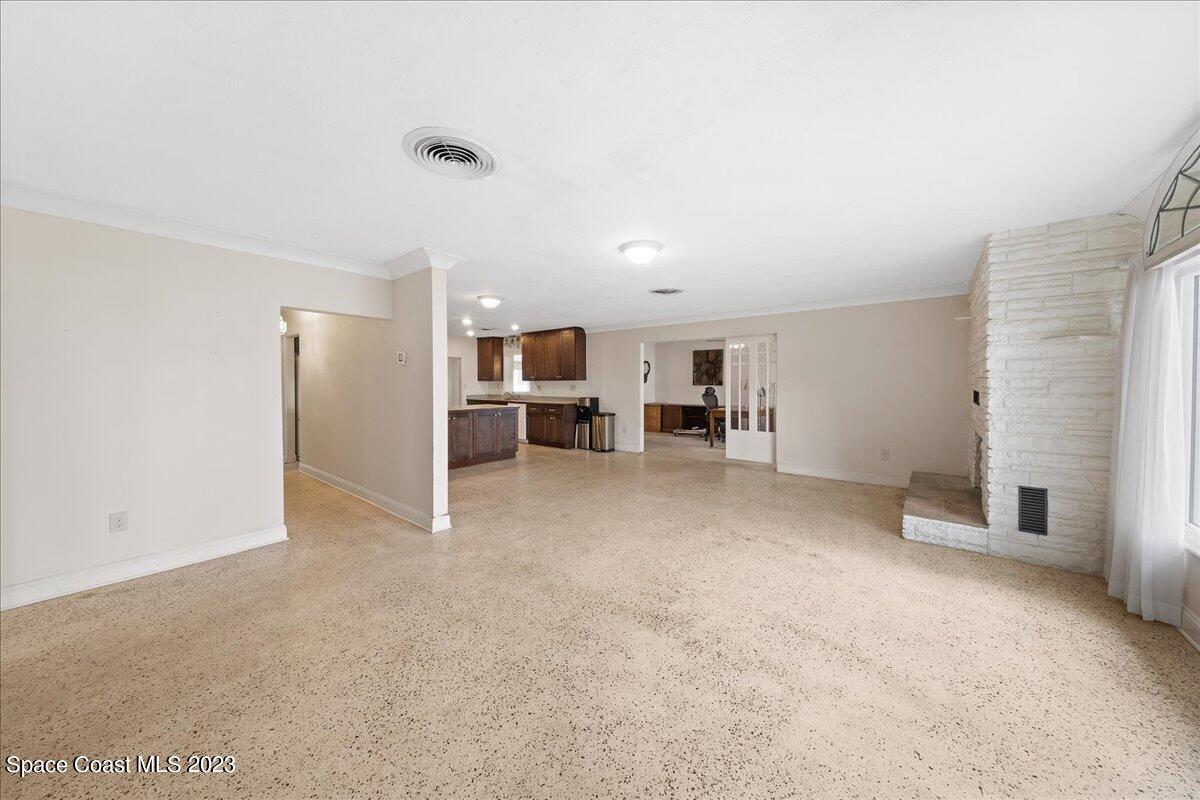 1136 Riverside Drive