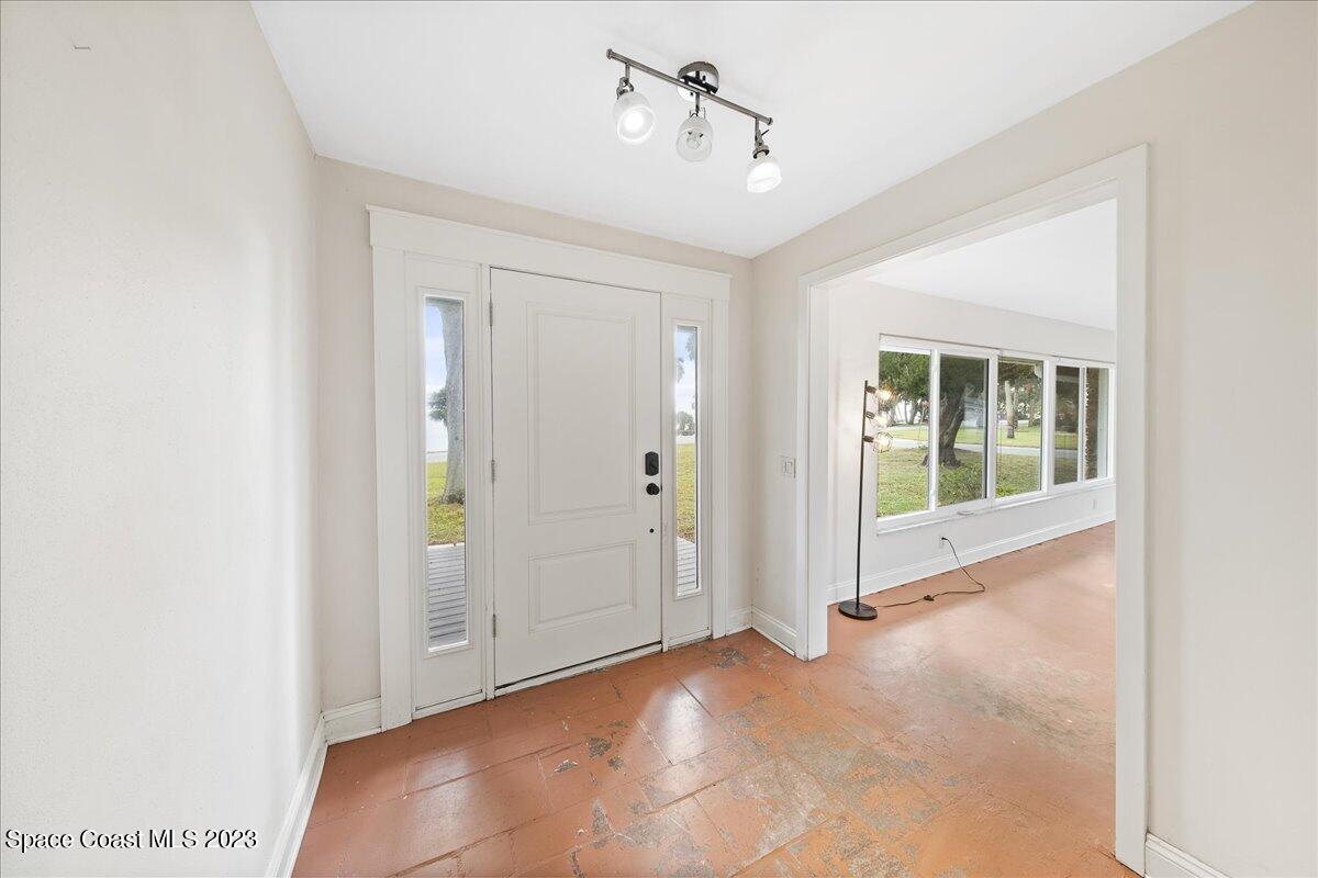 1136 Riverside Drive