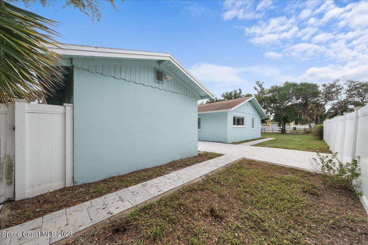 1136 Riverside Drive