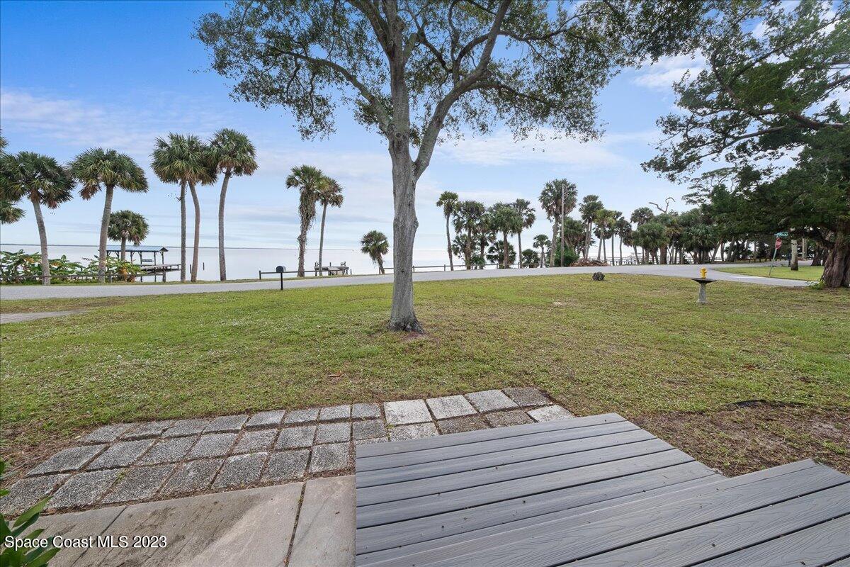 1136 Riverside Drive