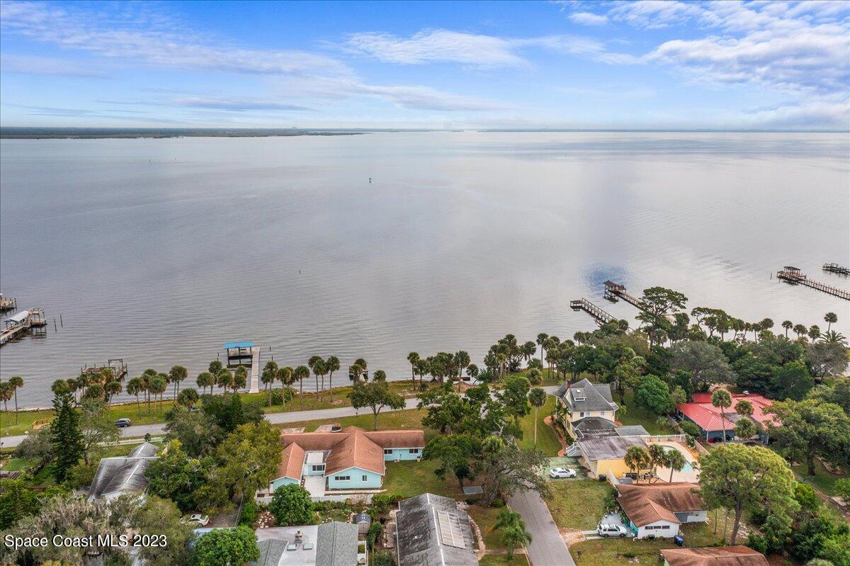 1136 Riverside Drive