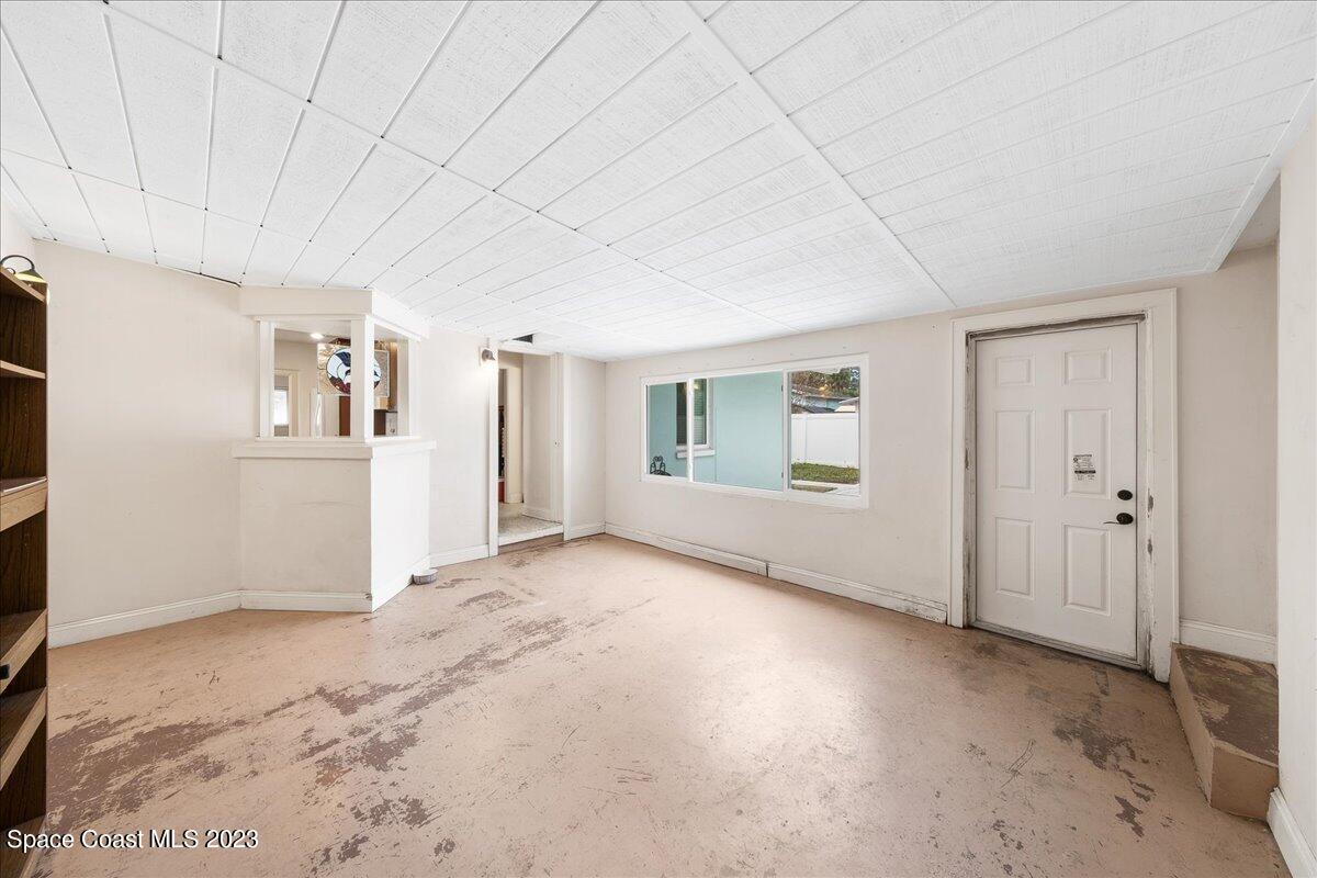 1136 Riverside Drive