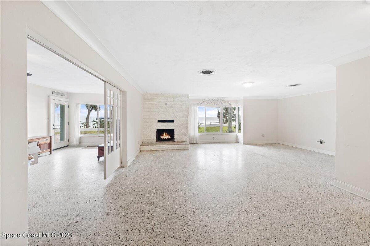 1136 Riverside Drive