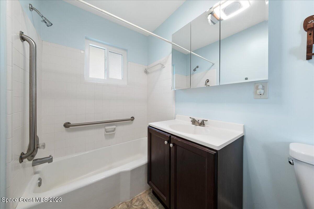 1136 Riverside Drive