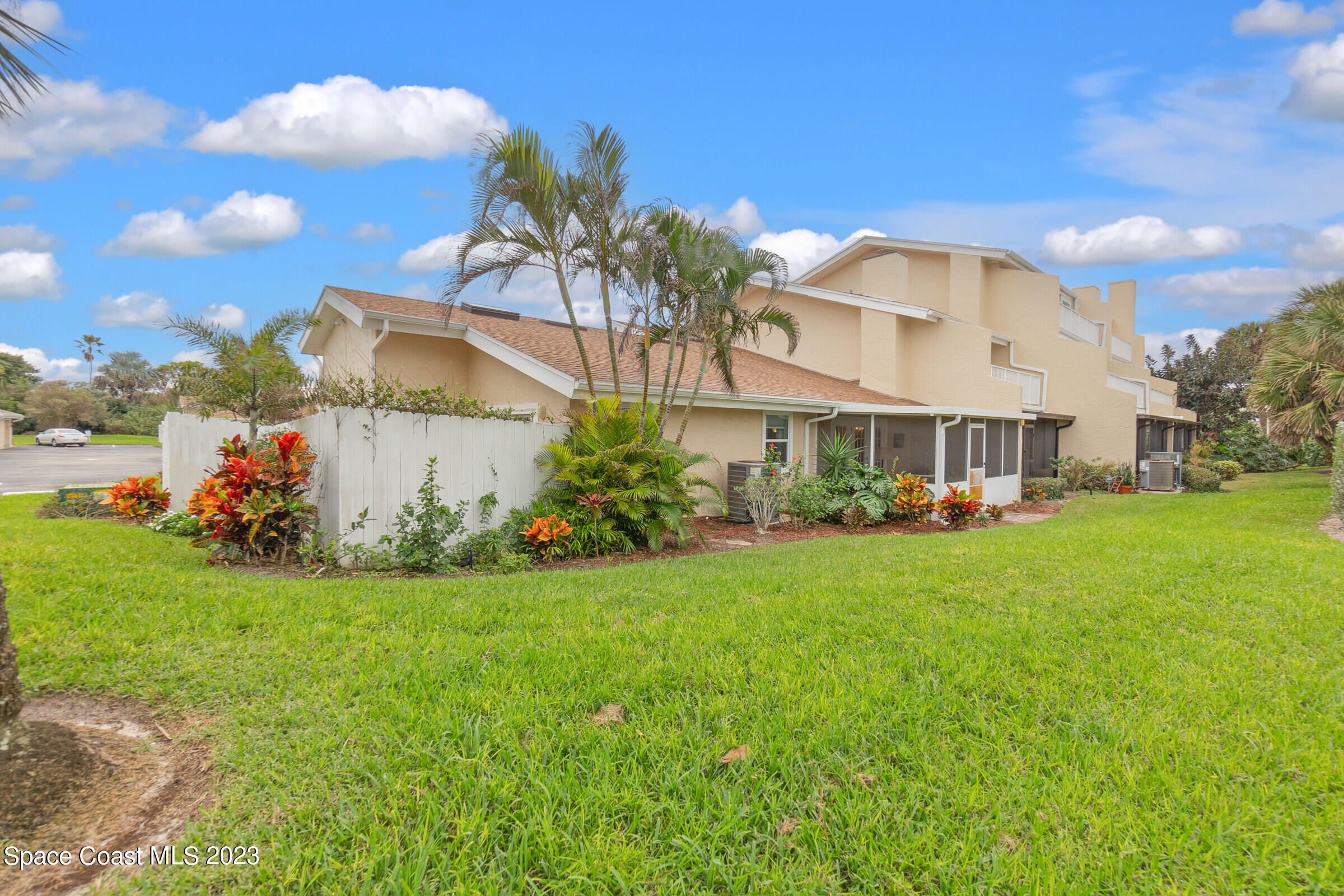 101 La Costa Street, B8