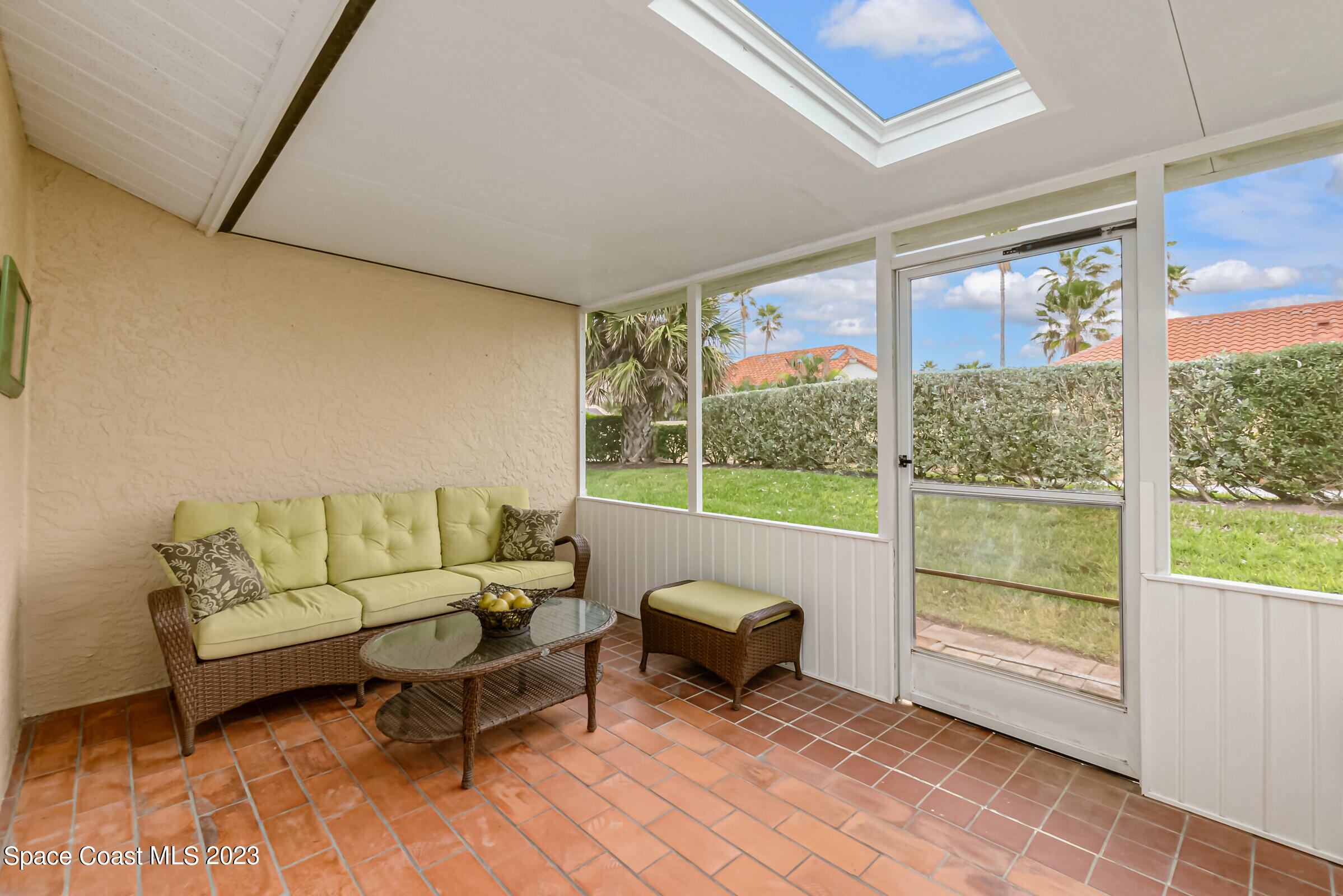 101 La Costa Street, B8