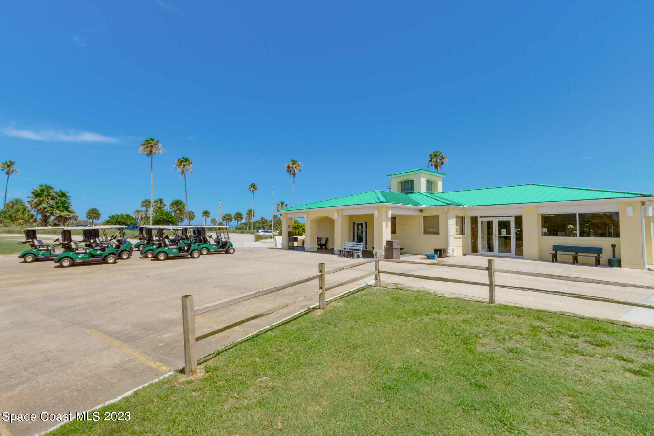 101 La Costa Street, B8