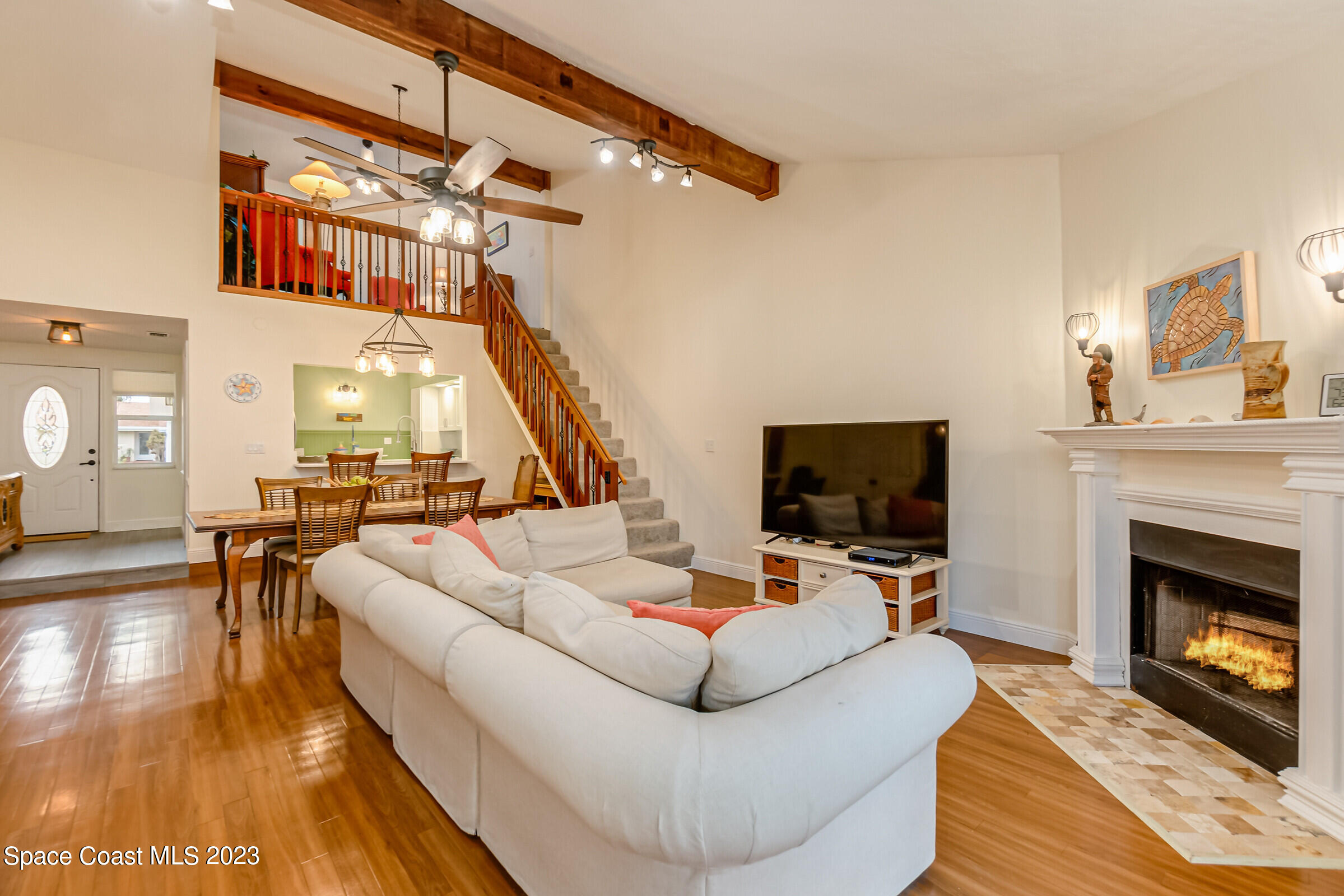 101 La Costa Street, B8