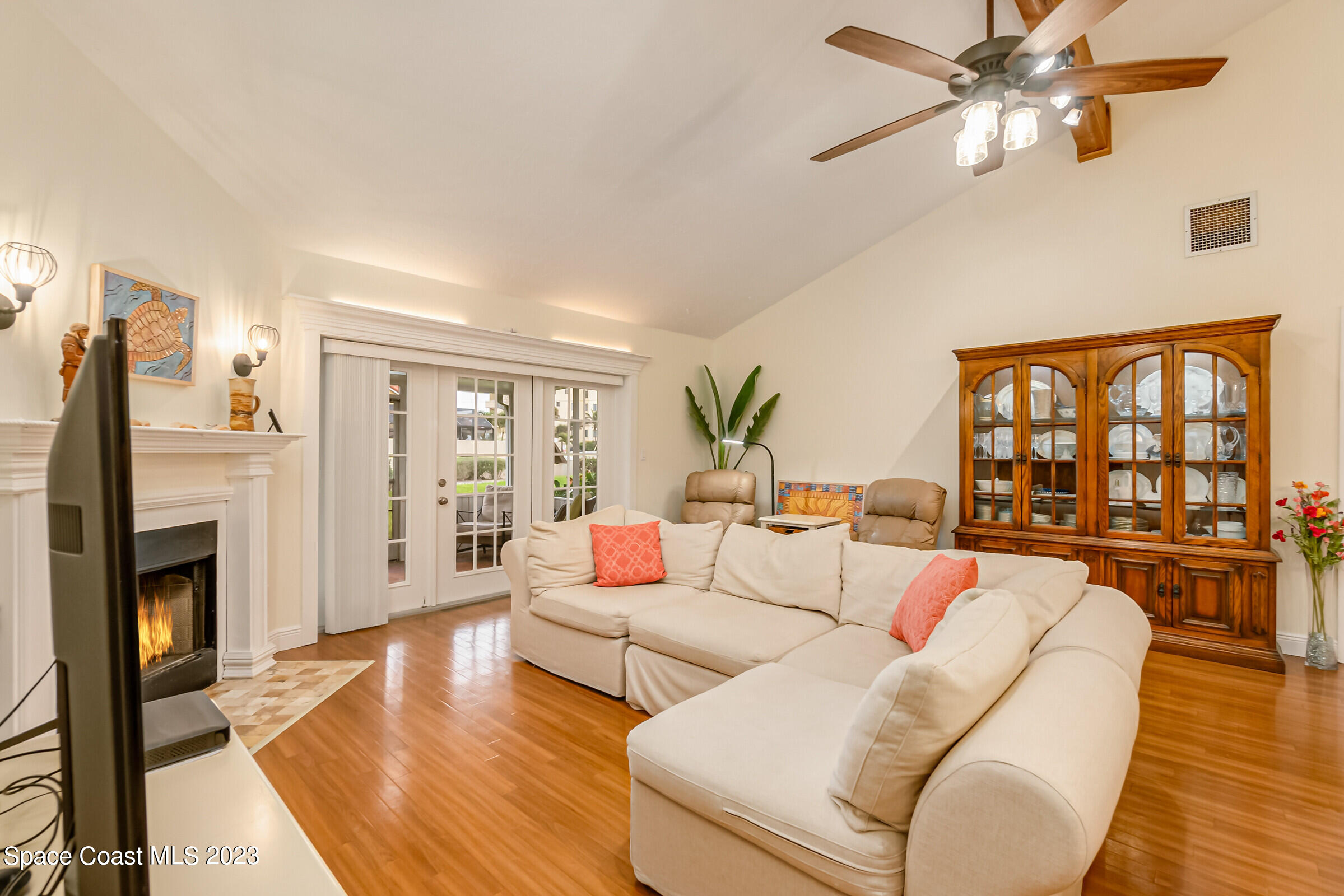 101 La Costa Street, B8