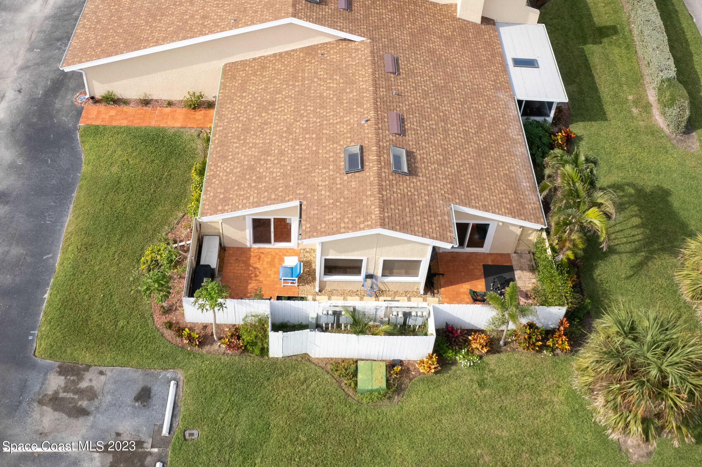 101 La Costa Street, B8