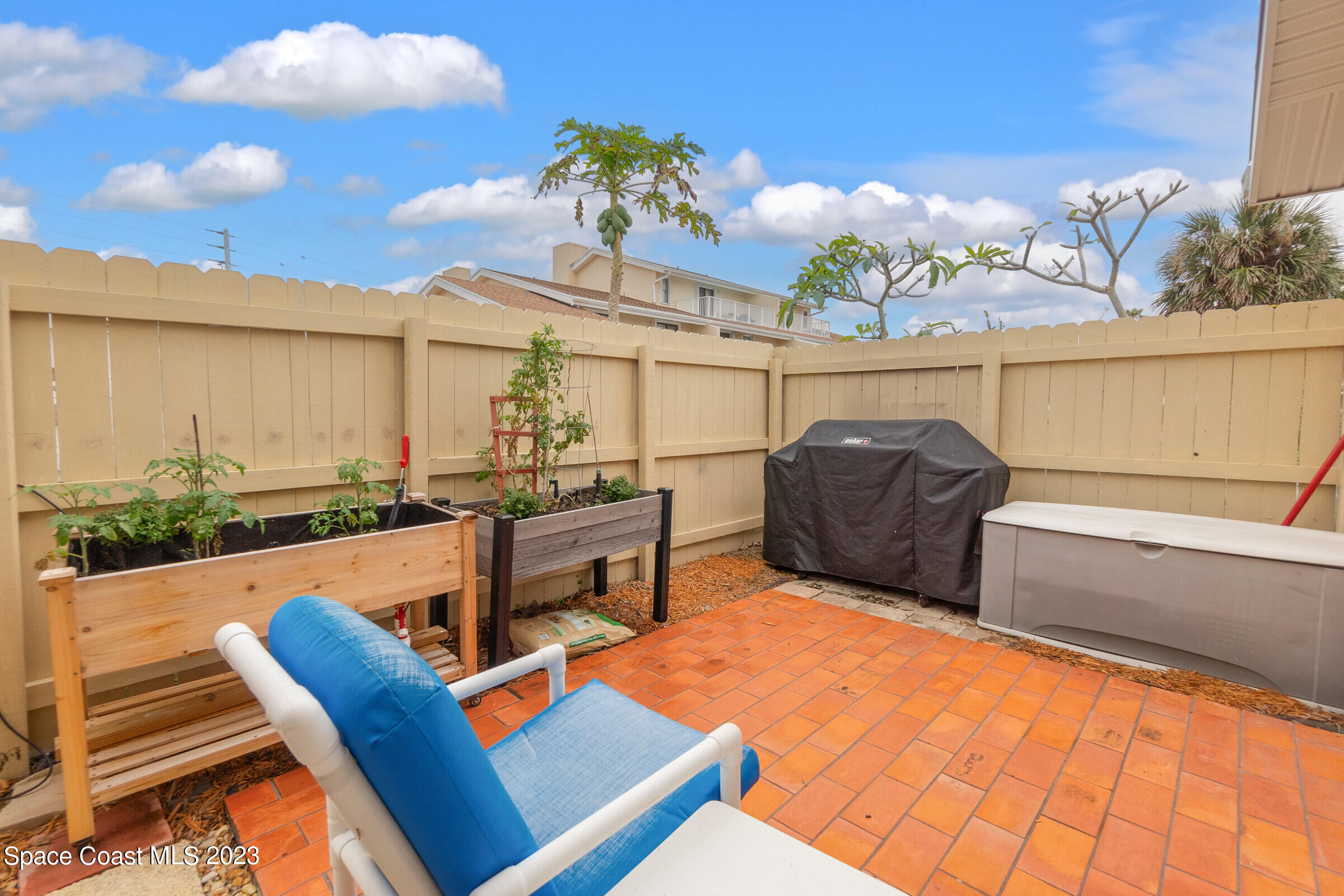 101 La Costa Street, B8