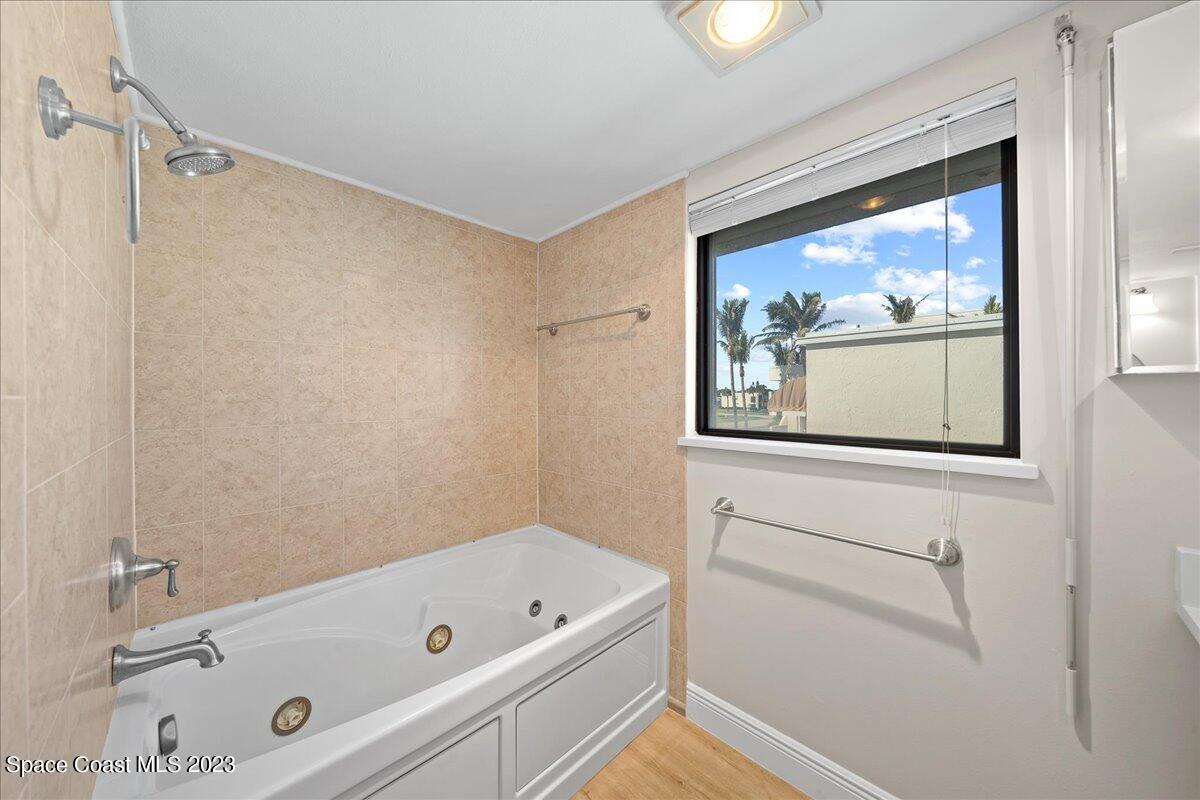 2101 Atlantic Street, 521