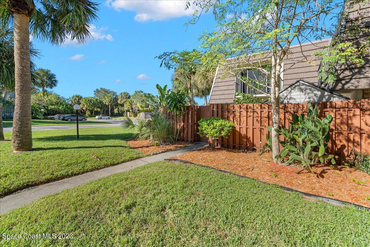 2012 Vista Oaks Circle NE