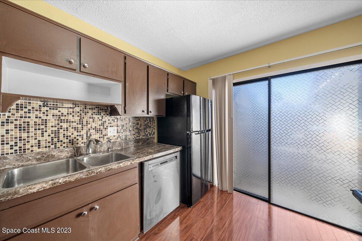 2012 Vista Oaks Circle NE