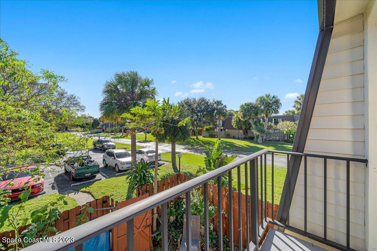 2012 Vista Oaks Circle NE