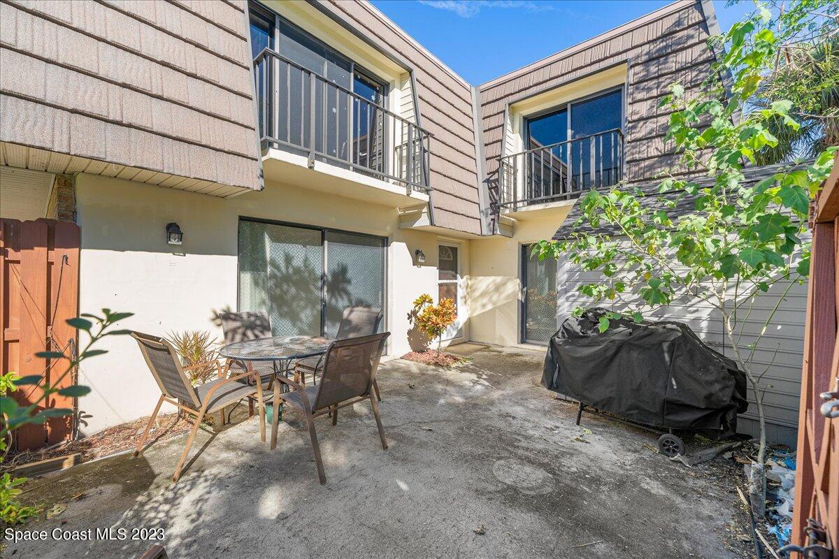 2012 Vista Oaks Circle NE