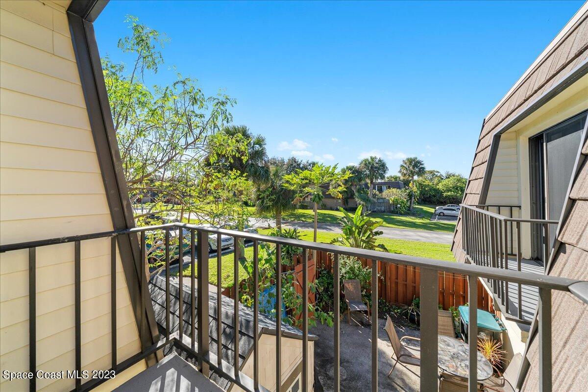 2012 Vista Oaks Circle NE