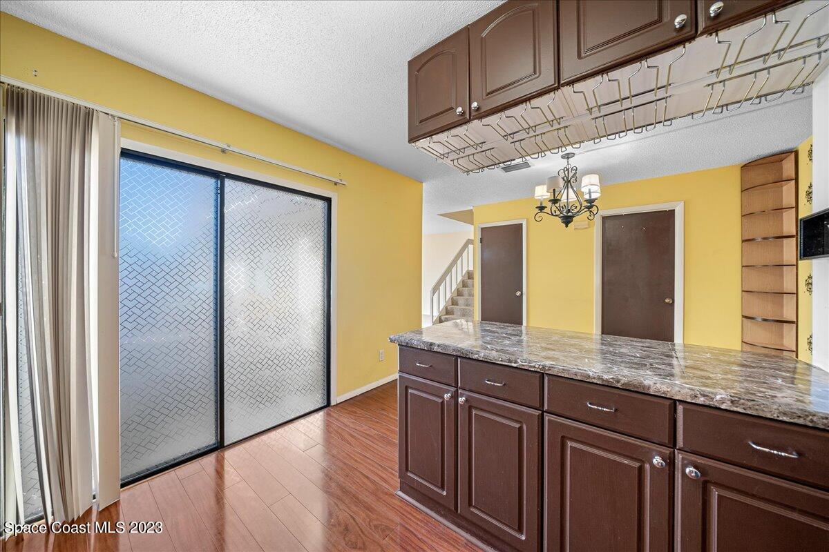 2012 Vista Oaks Circle NE