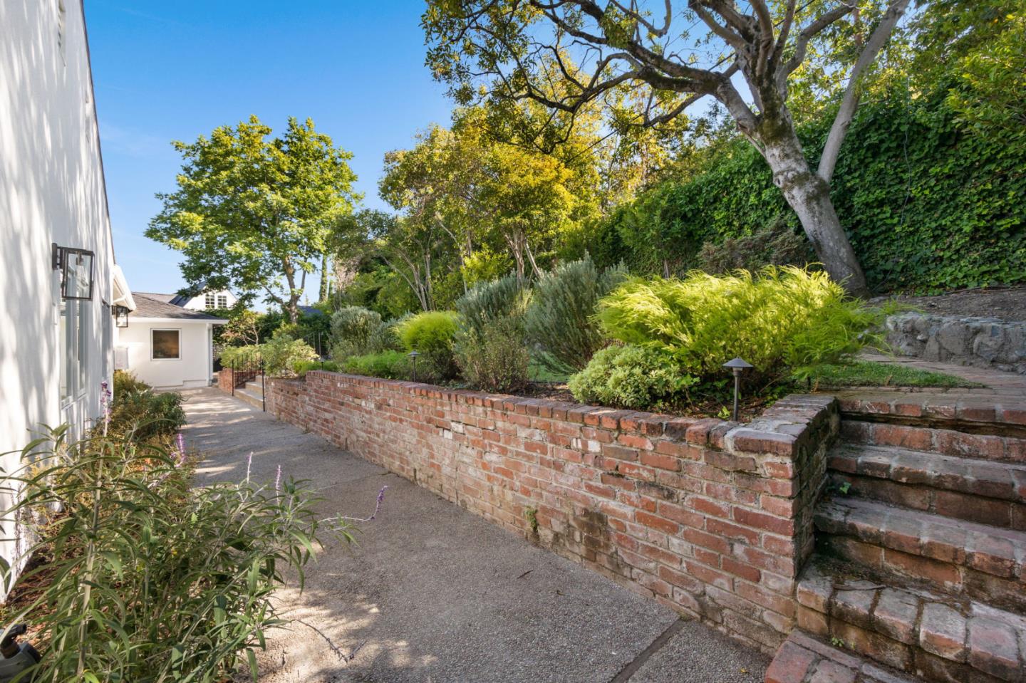 415 El Centro RD