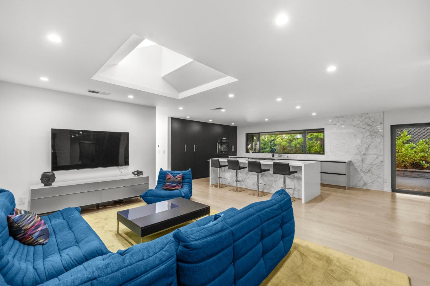 244 Roblar AVE