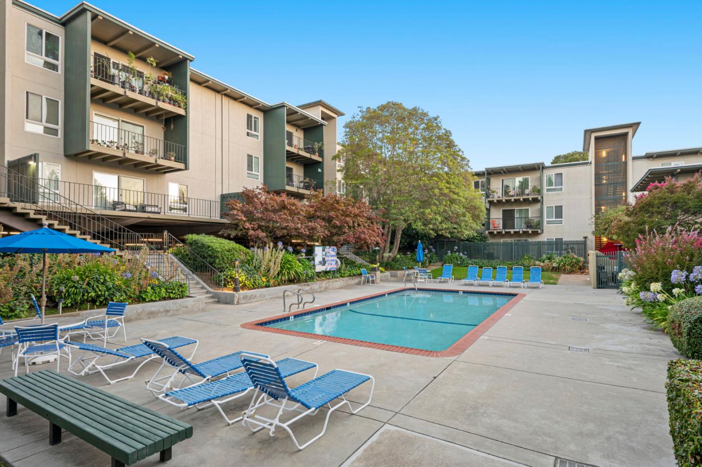 928 Peninsula Avenue 210