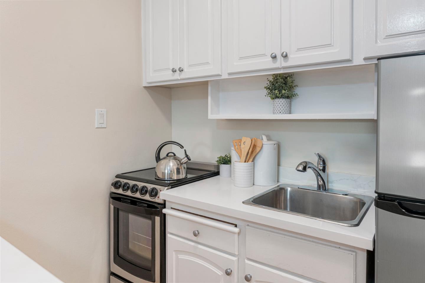 928 Peninsula Avenue 210