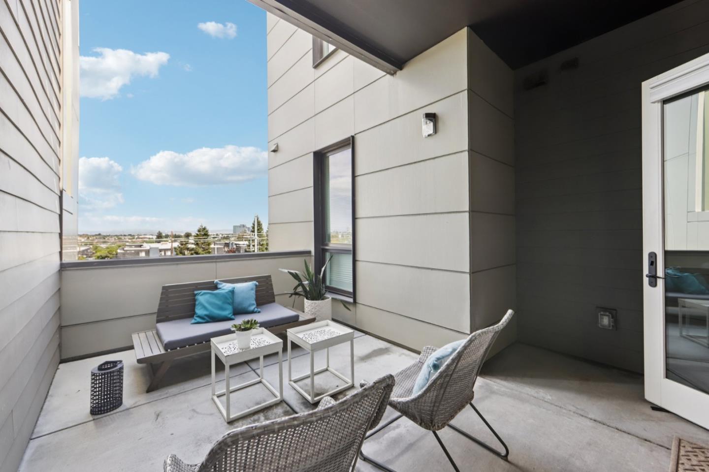 600 El Camino Real 211
