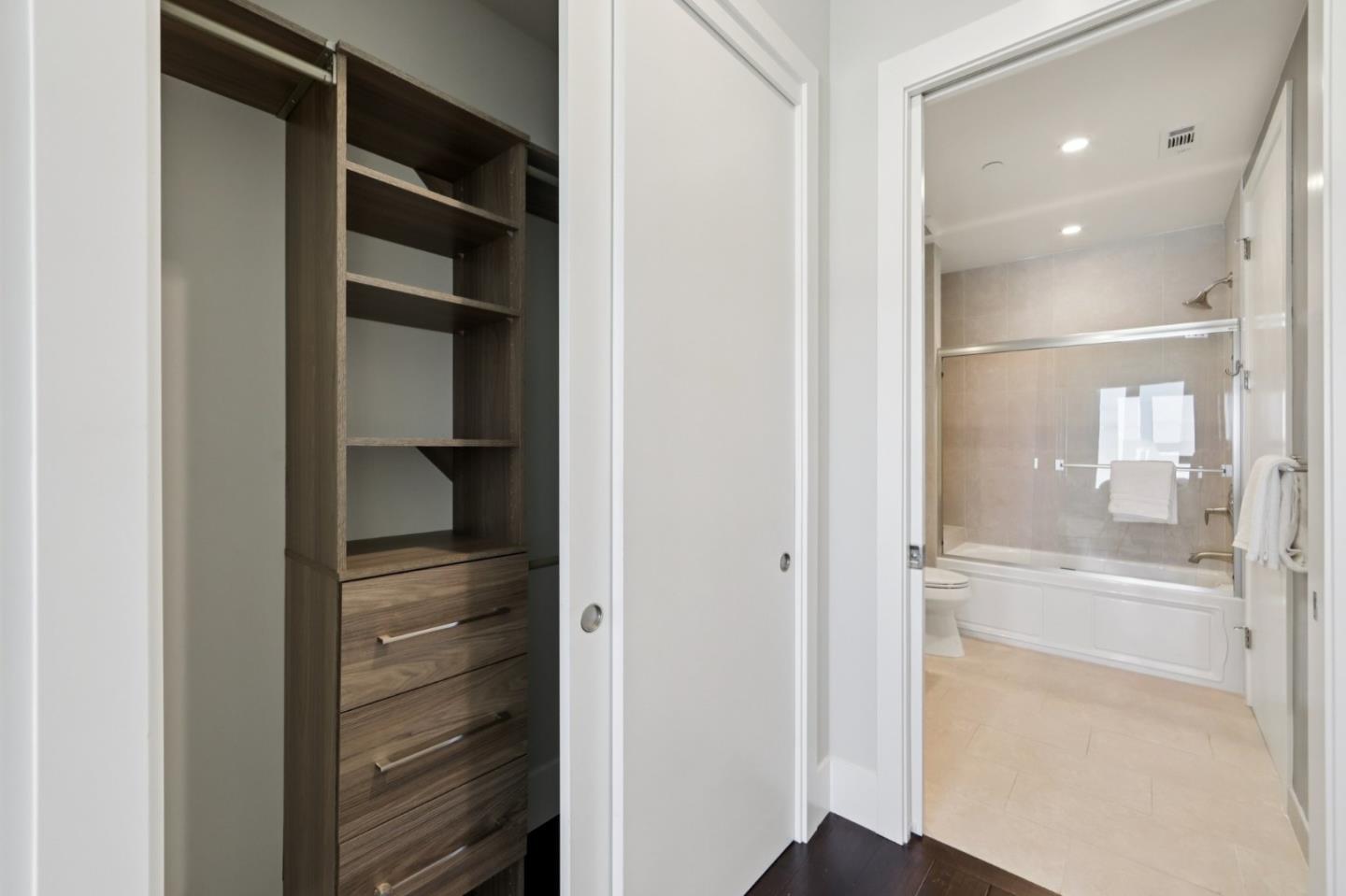 600 El Camino Real 211