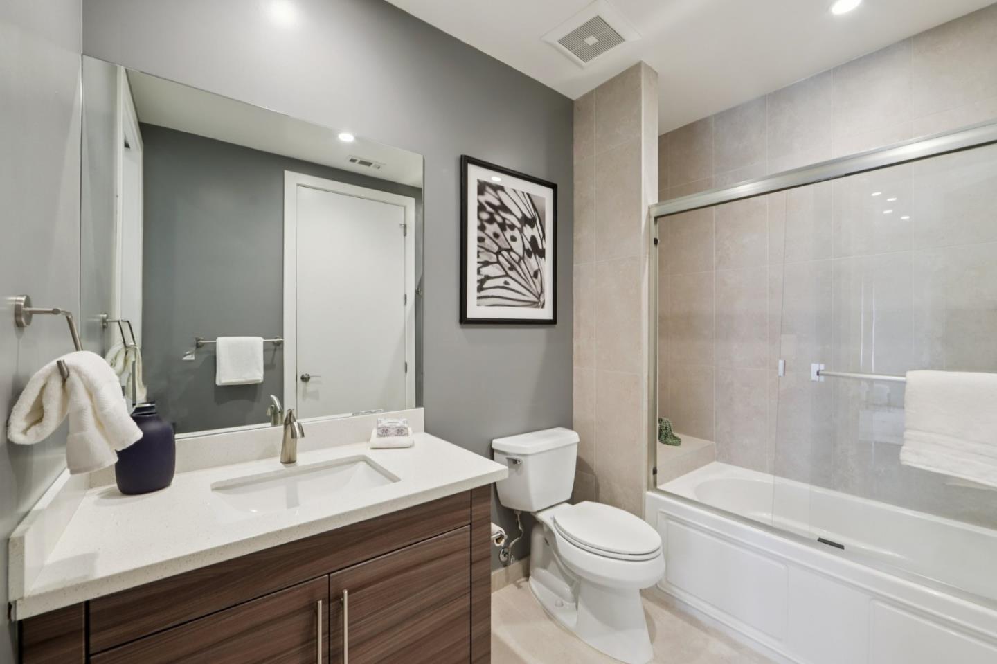 600 El Camino Real 211