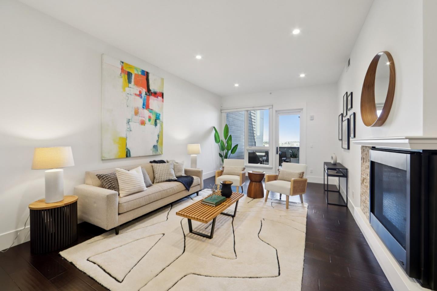 600 El Camino Real 211