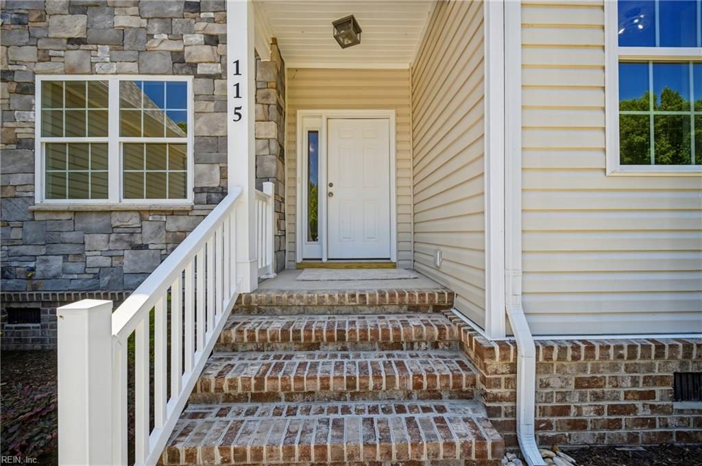 403 Pointe Vista DR