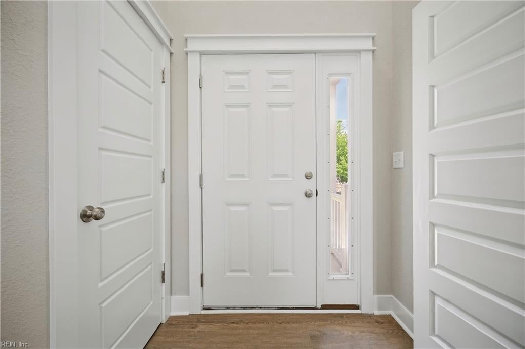 403 Pointe Vista DR