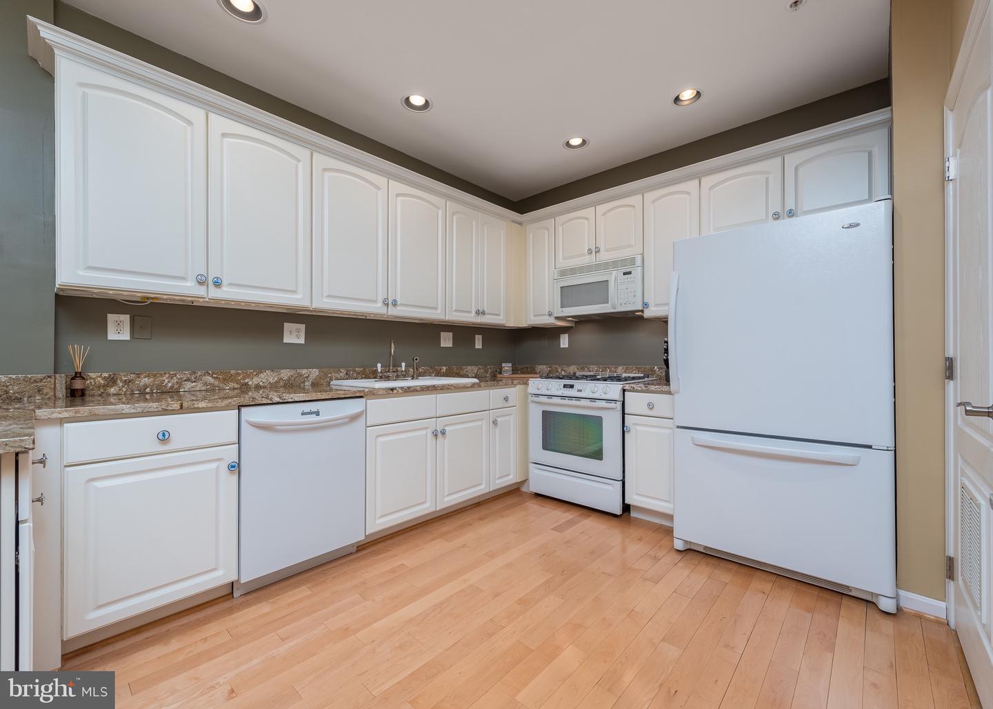 2012 DAKOTA PLACE Unit: 7A