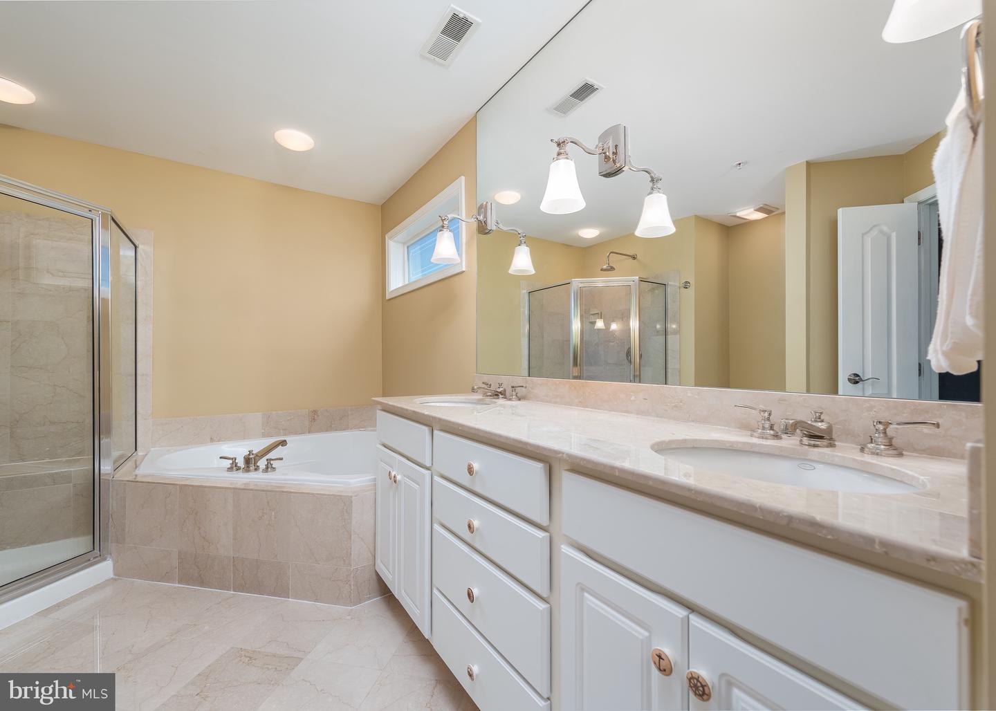 2012 DAKOTA PLACE Unit: 7A