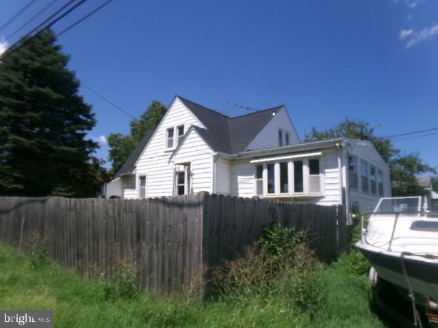 5725 Pope STREET