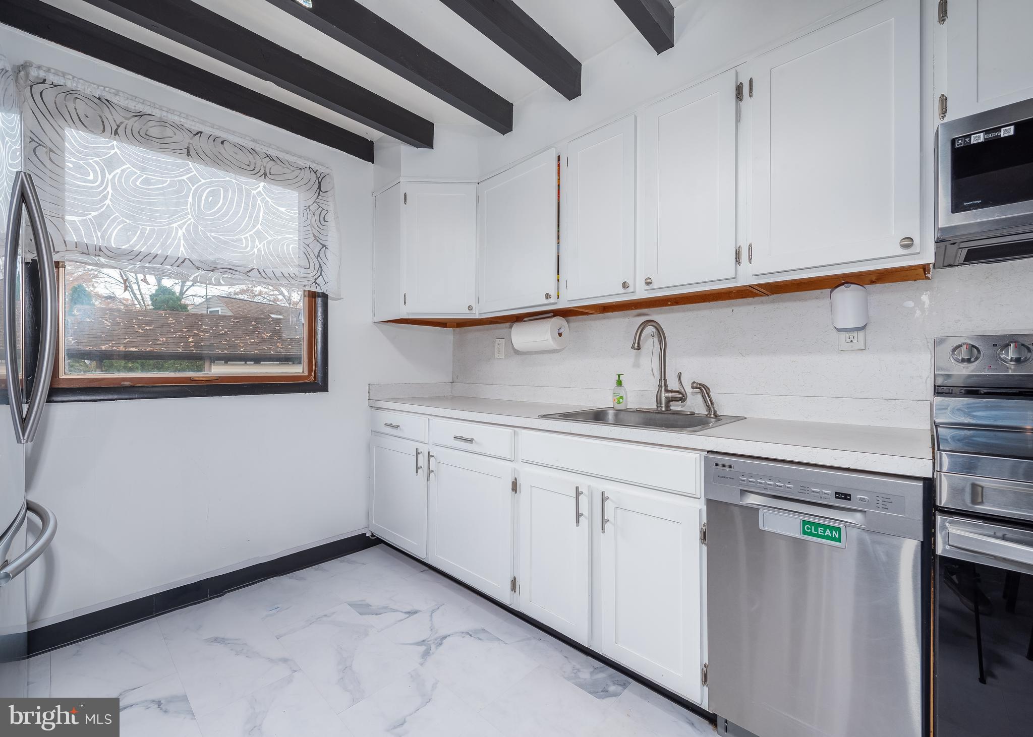1103 Somerset DRIVE