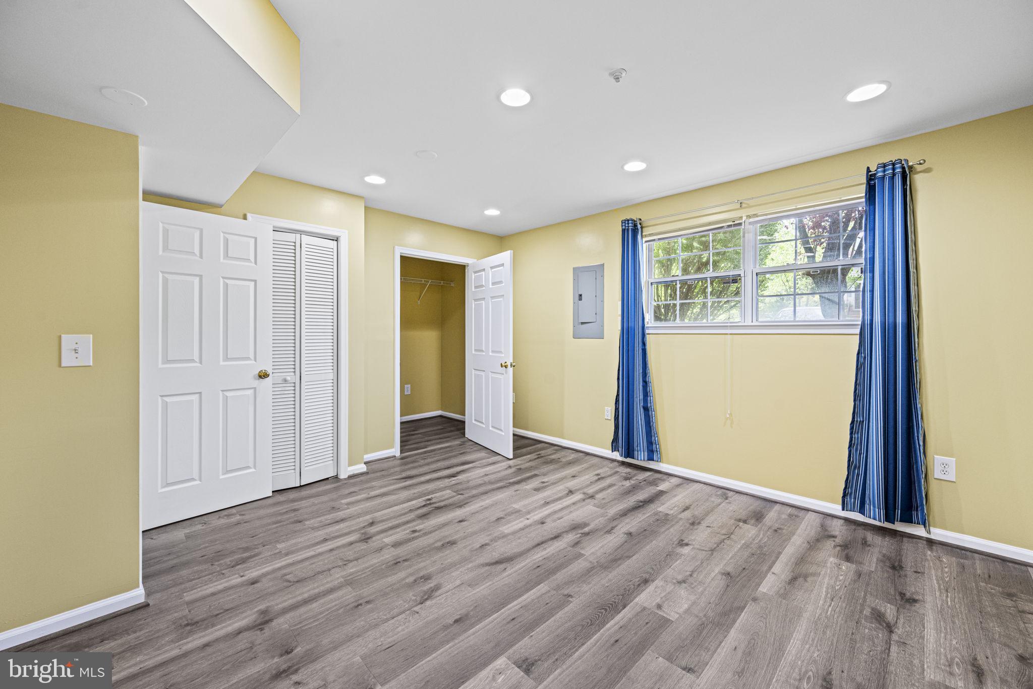 2400 Old Mystic Ct