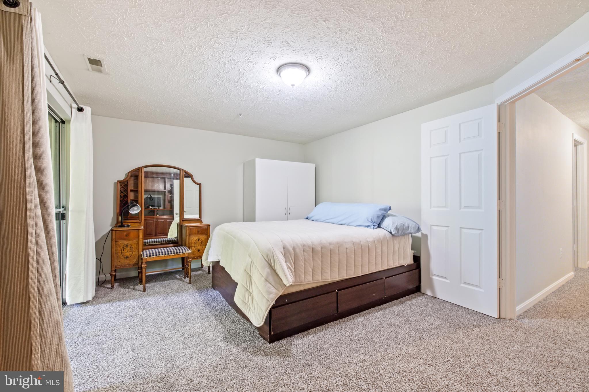 1433 Falcon Nest Ct