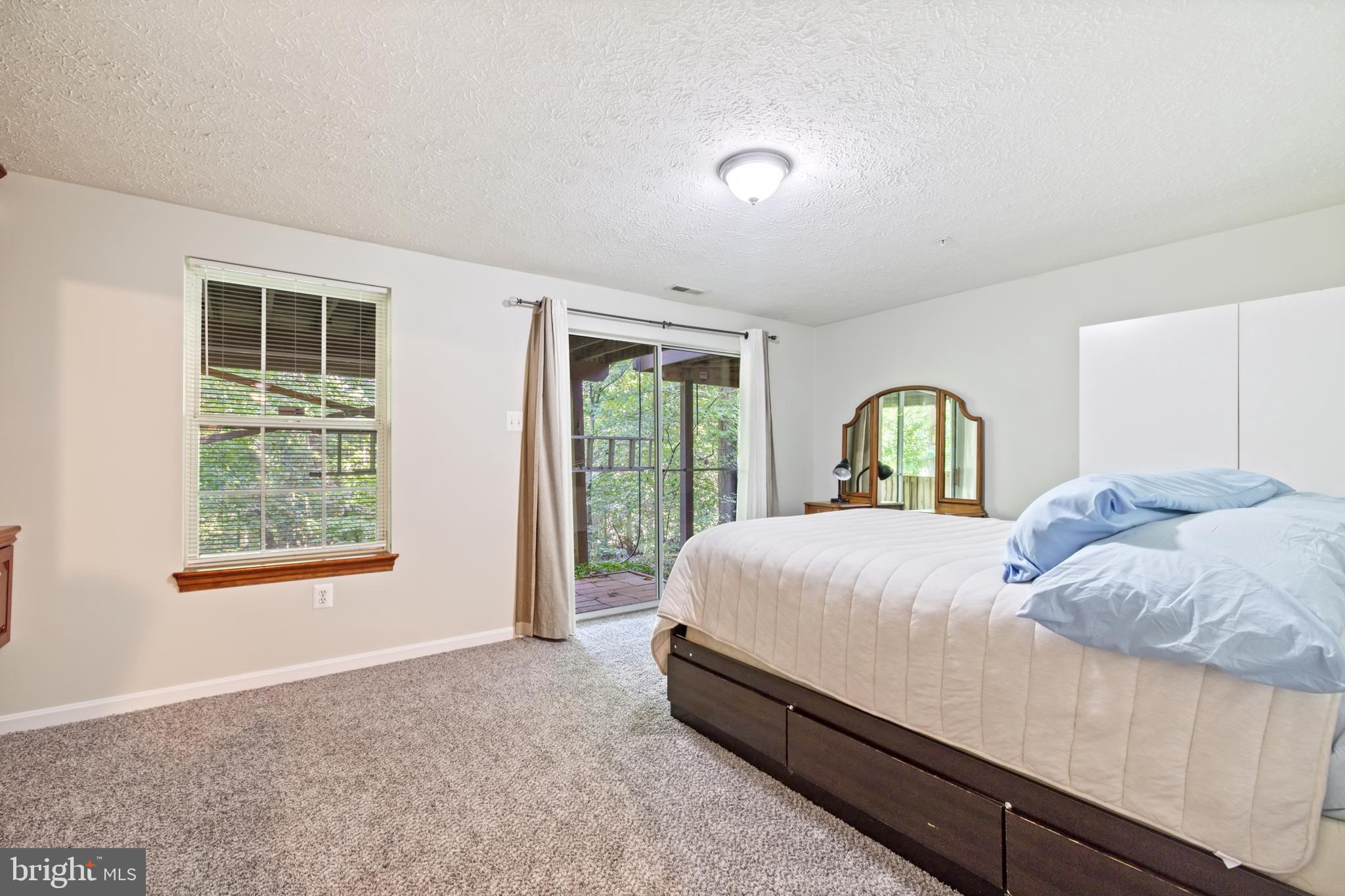 1433 Falcon Nest Ct