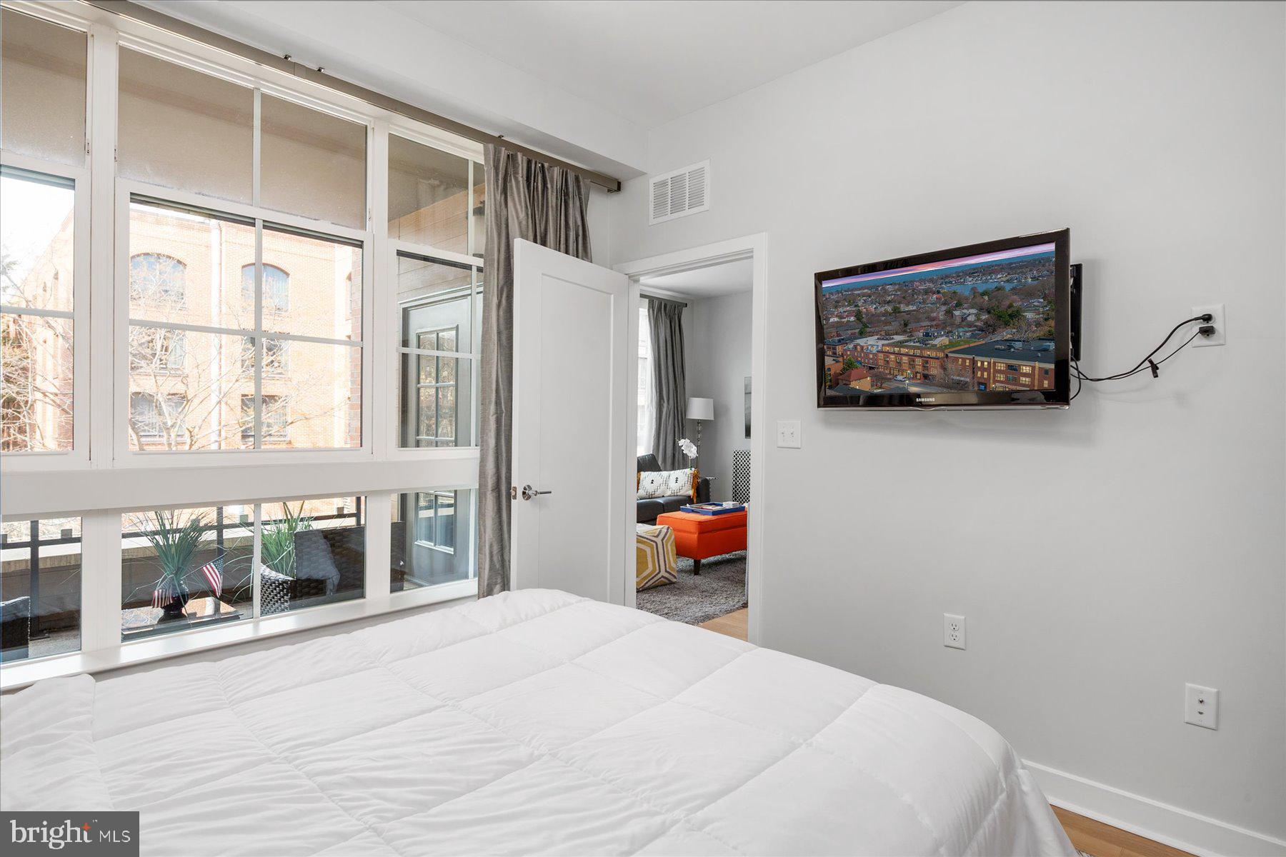 141 West St #206