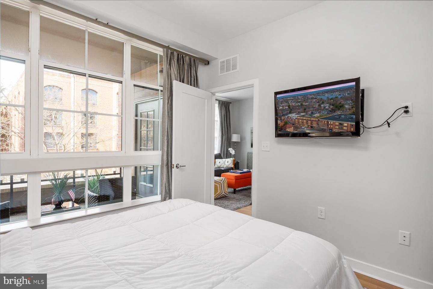 141 West St #206