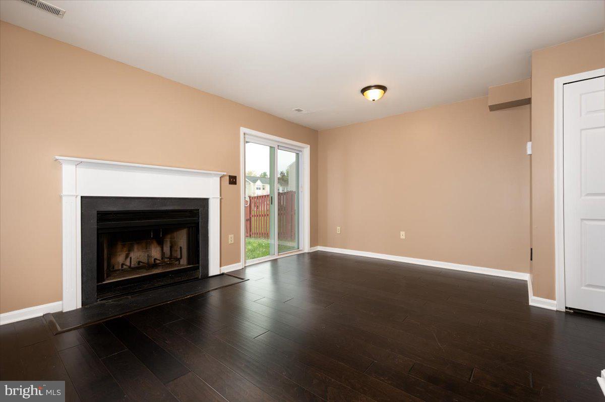 201 Pinecove Ave