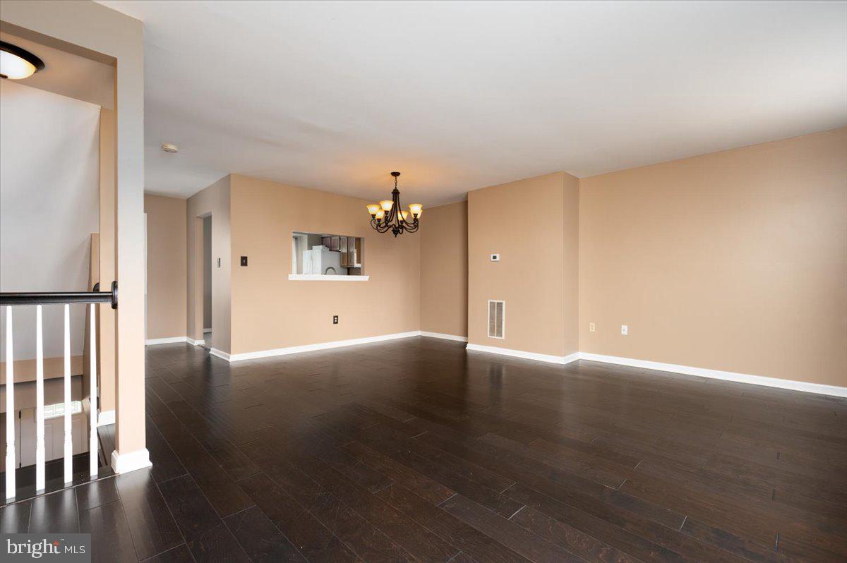 201 Pinecove Ave