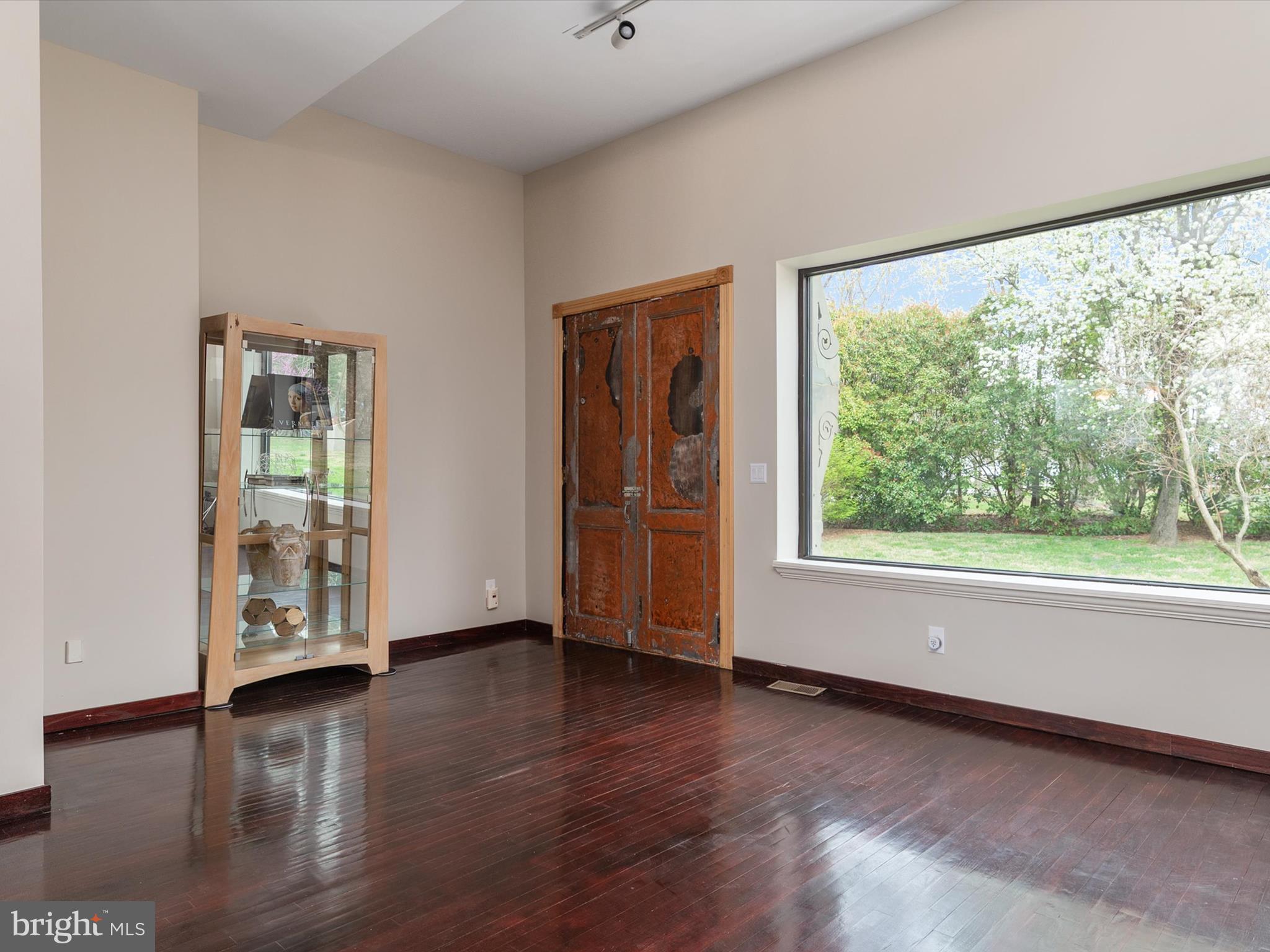 6561 Shady Side Rd