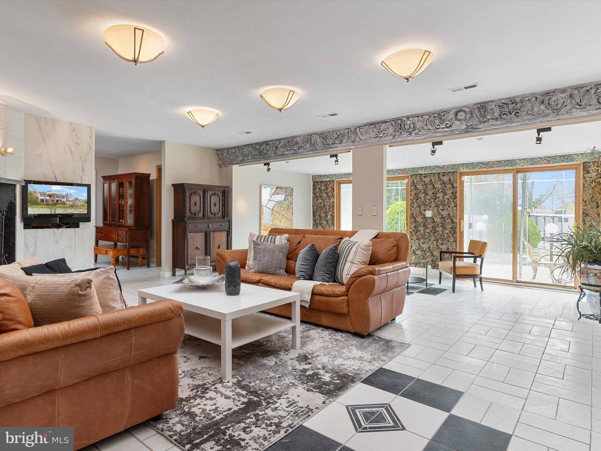6561 Shady Side Rd
