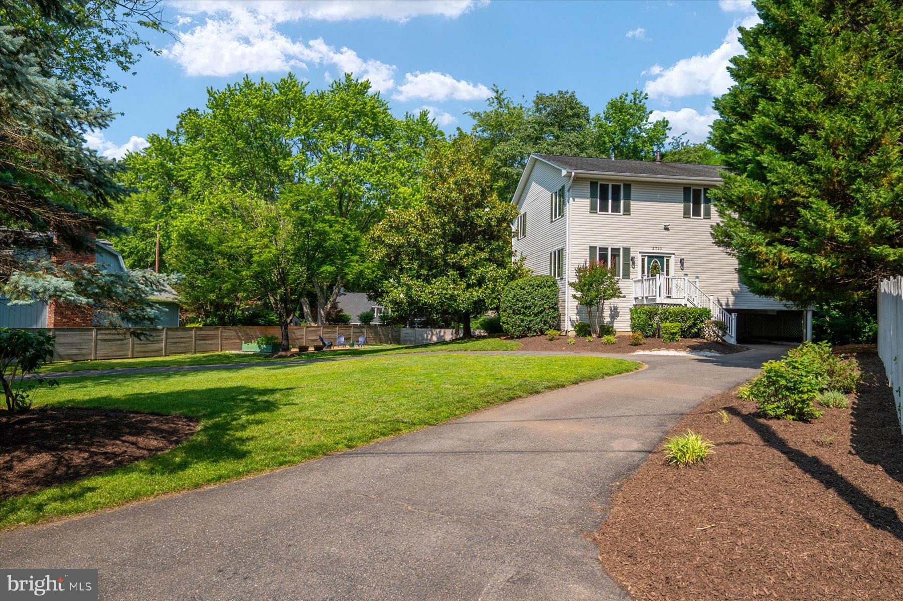 2710 Parkview Dr