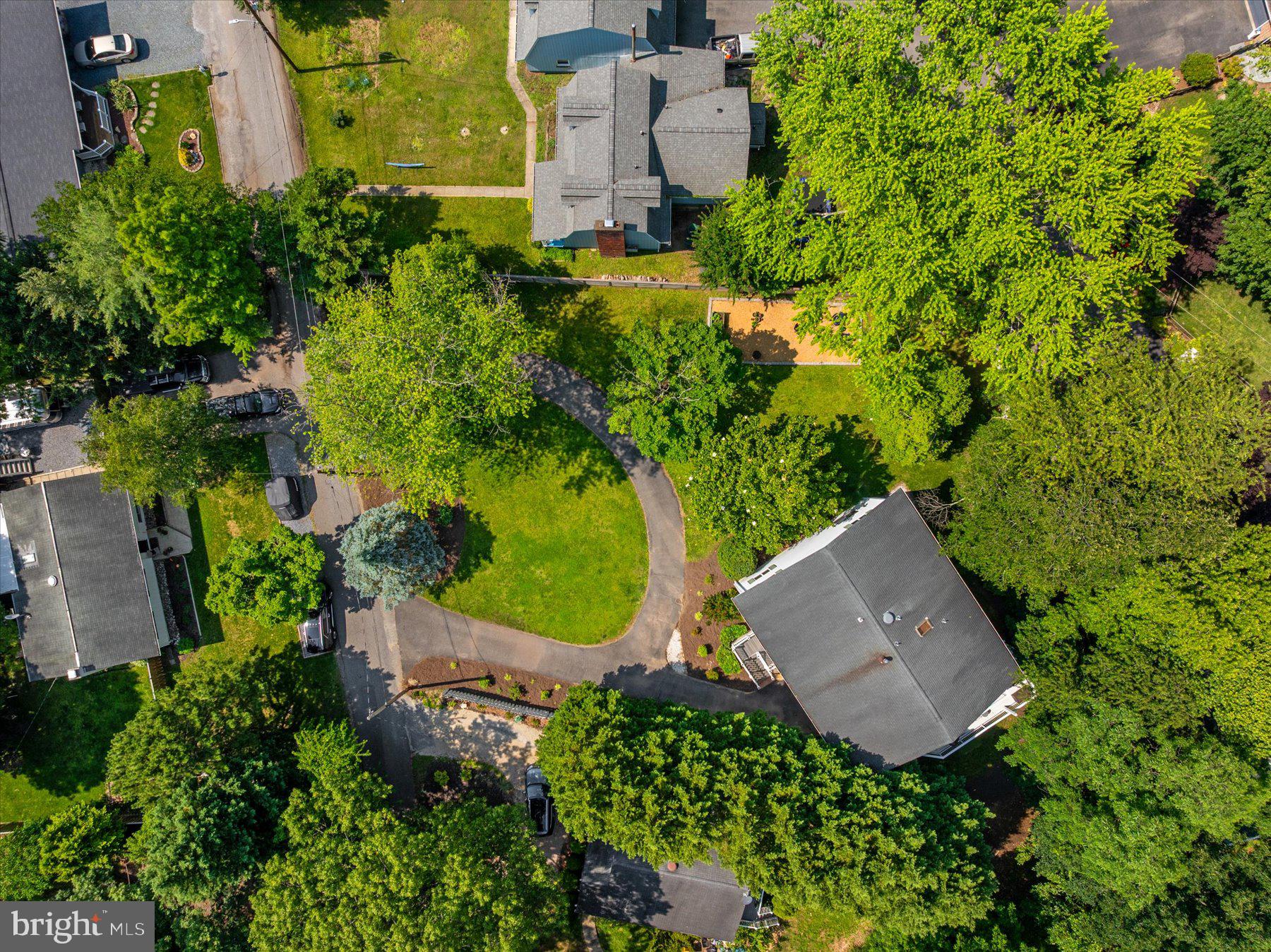 2710 Parkview Dr